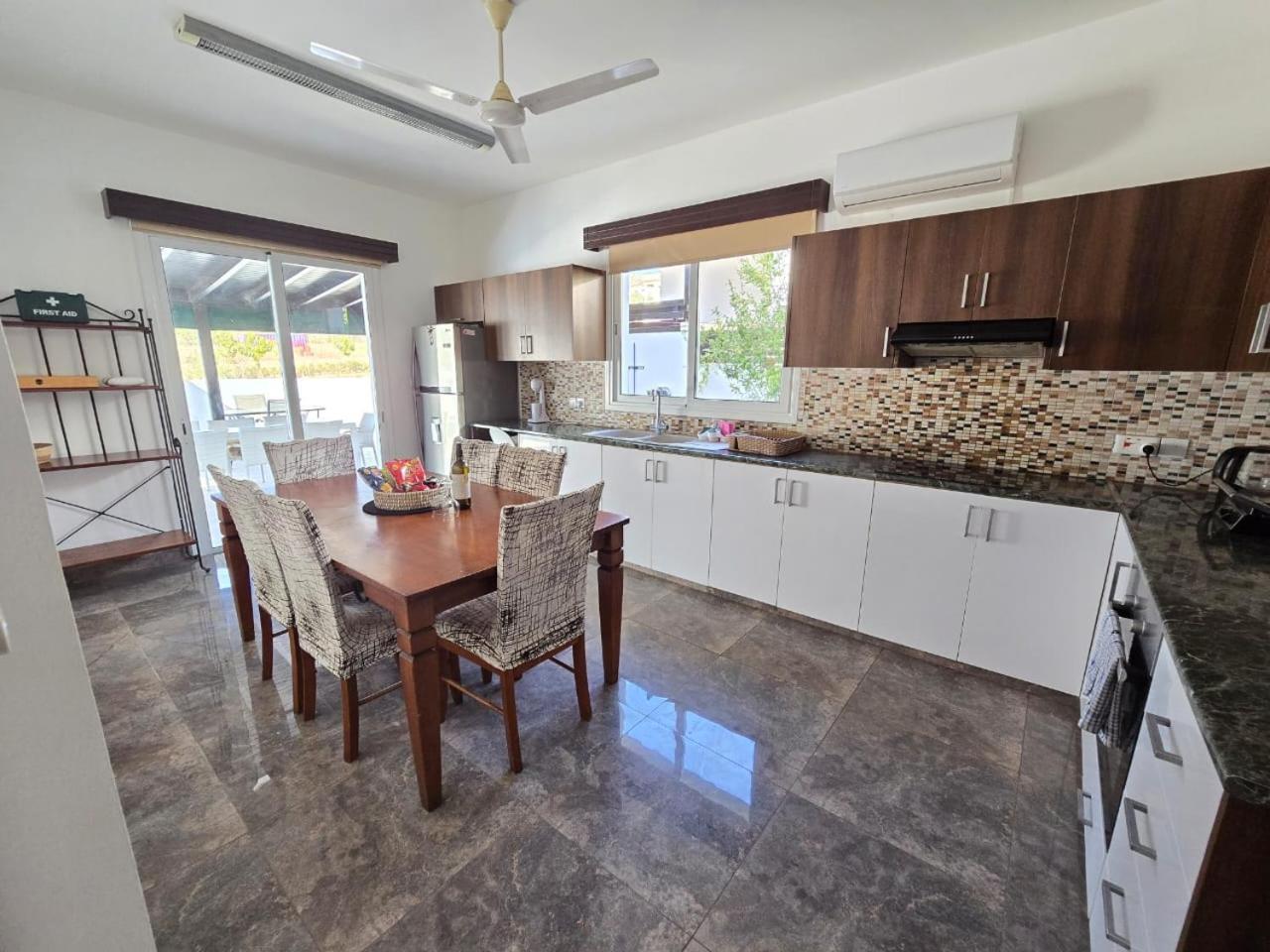 Michael Angelo Villa Paphos 外观 照片